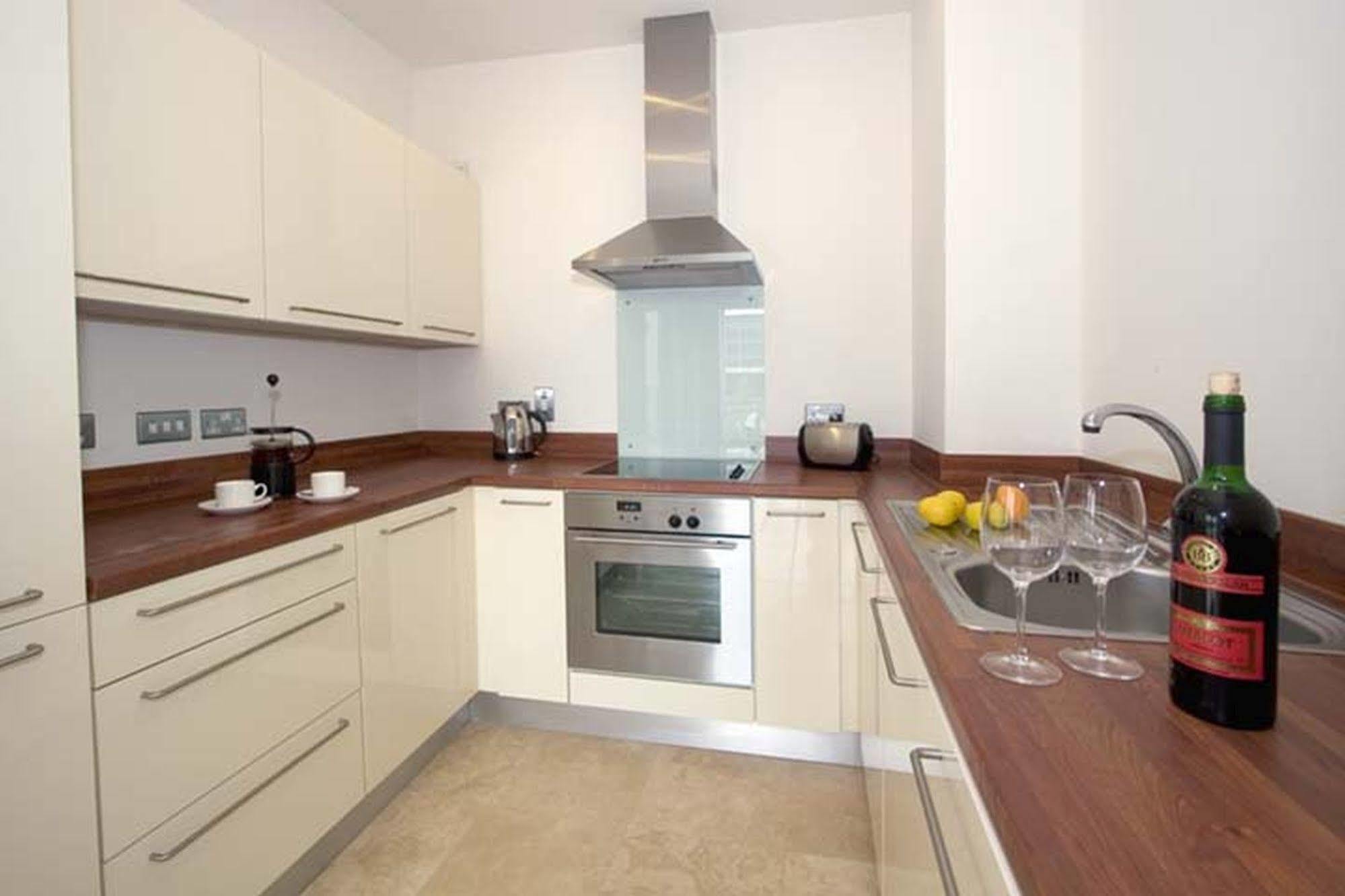 Premier Suites Dublin, Sandyford Room photo